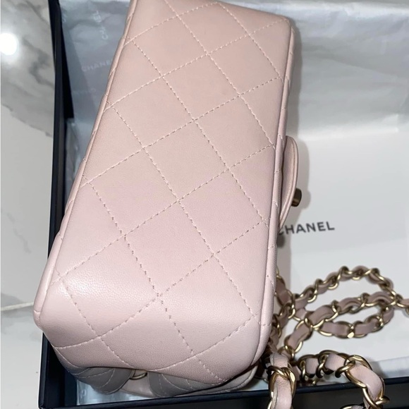 Like new mini square lambskin - Picture 6 of 6